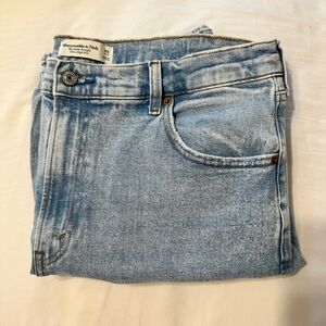 A&F Ultra High Rise Ankle Straight Jean - 33 Long